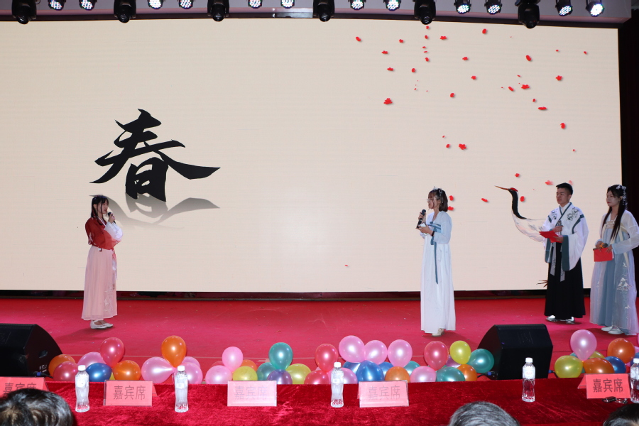 食品学院举办"诗传古韵,词润芳华"首届诗词大赛