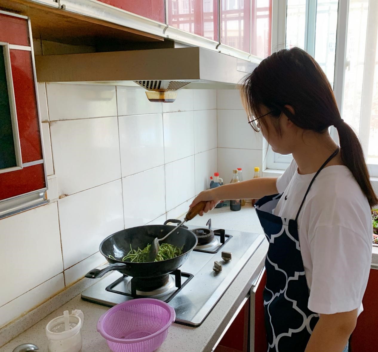 做个简单家常饭，蒜香茄子，鸡蛋馒头，咸鸭蛋，好吃下饭_凤凰网视频_凤凰网